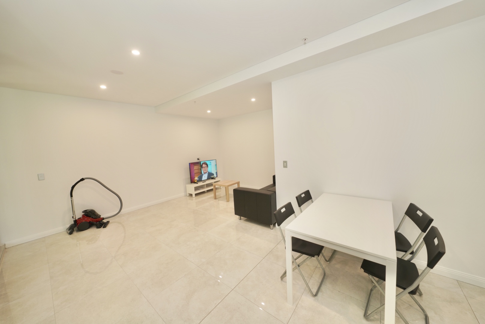 CosyEasy team assisting tenants