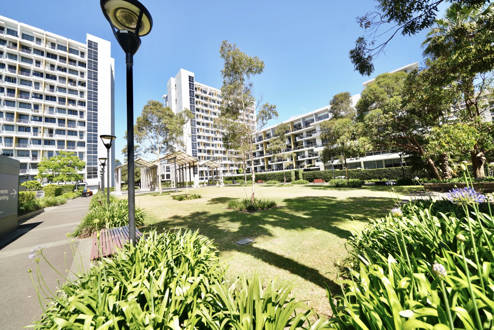 CosyEasy team assisting student tenants