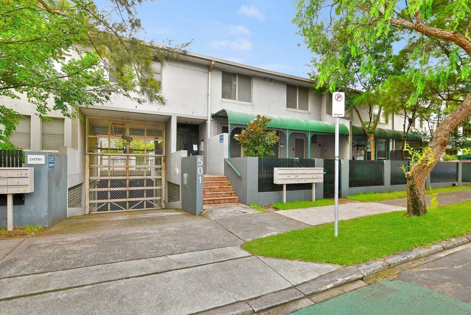 CosyEasy team assisting tenants in Australia