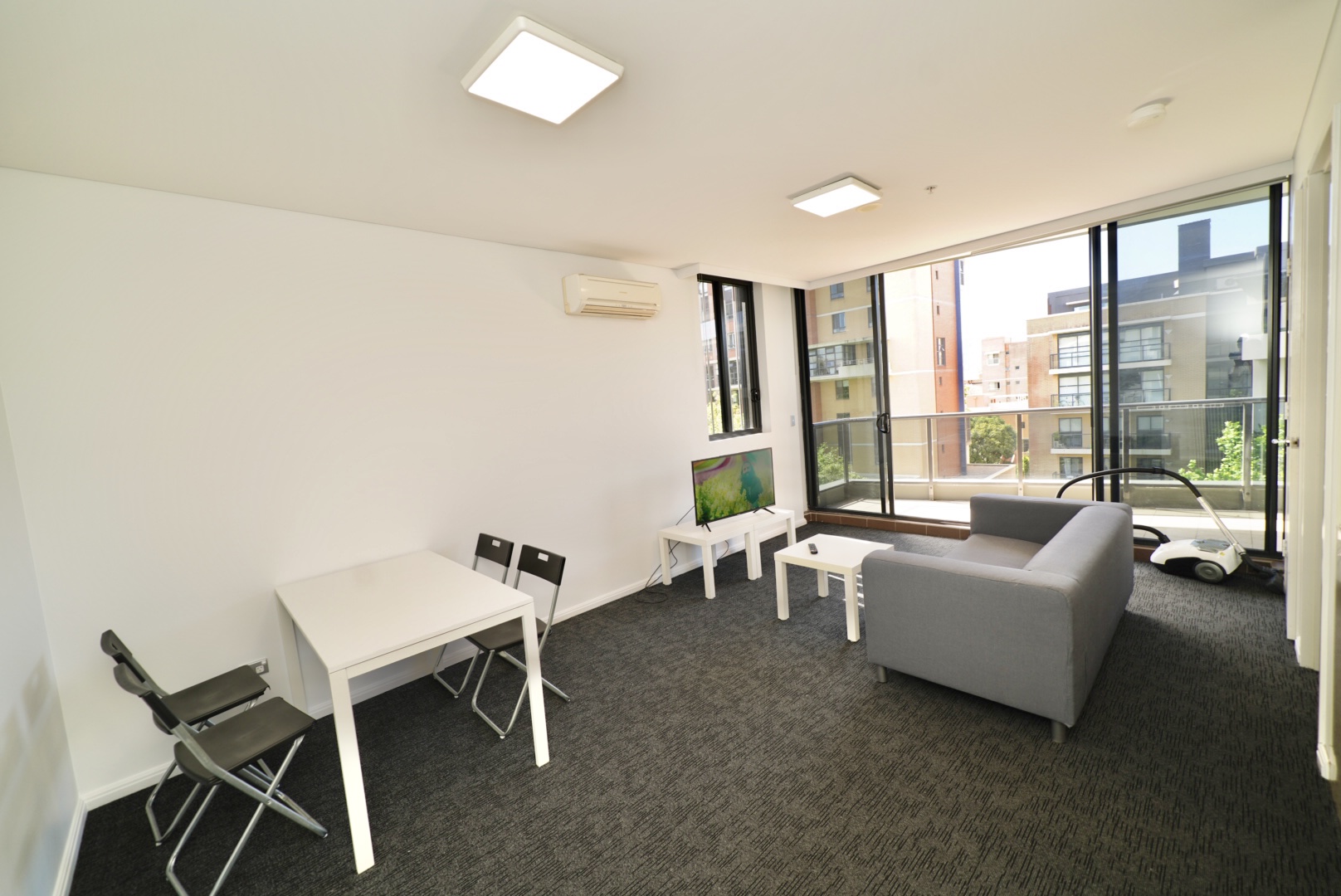 CosyEasy team assisting student tenants